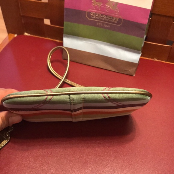 Coach wristlet - Picture 4 of 7